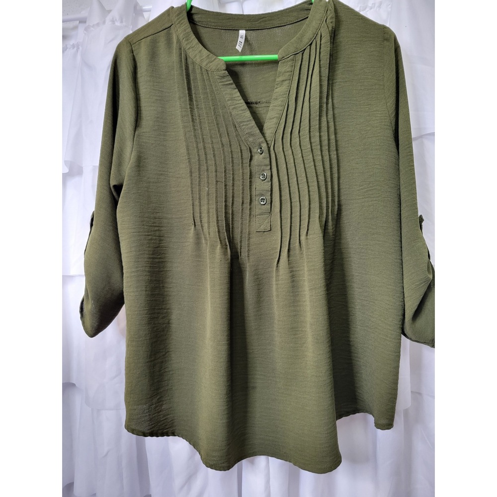 3rd + Malt Olive Green Pleated Henley Blouse Roll Tab Sleeve Petite Medium 1616